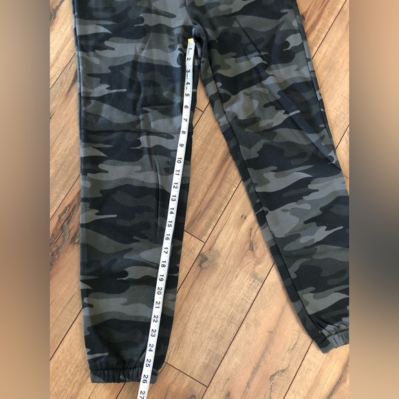 Wild Fable Women’s Camo Jogger NWT - Picture 2 of 7